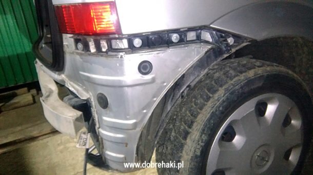 Montaż haka holowniczego Opel Meriva