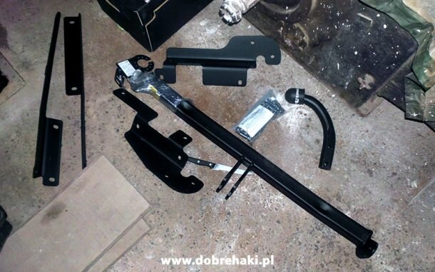 Montaż haka holowniczego Mitsubishi Colt Montaż haka holowniczego Mitsubishi Colt